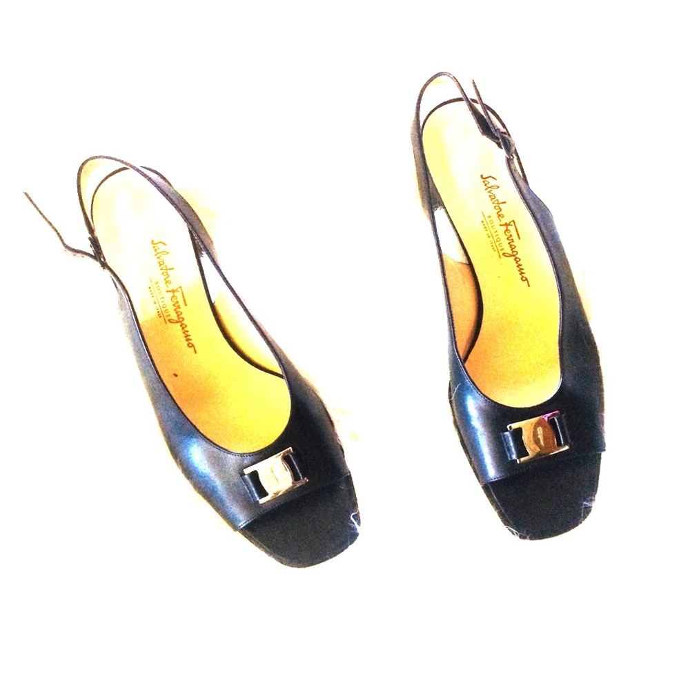 Authentic ferragamo heel in black